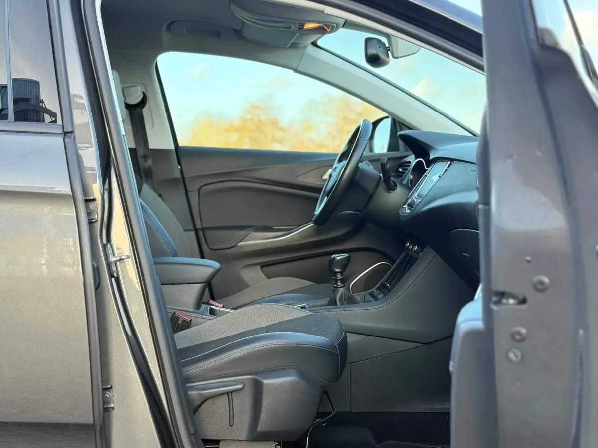 1.2 Turbo Business Executive - Moonstone Grey - 19''/Carplay/Electr.klep