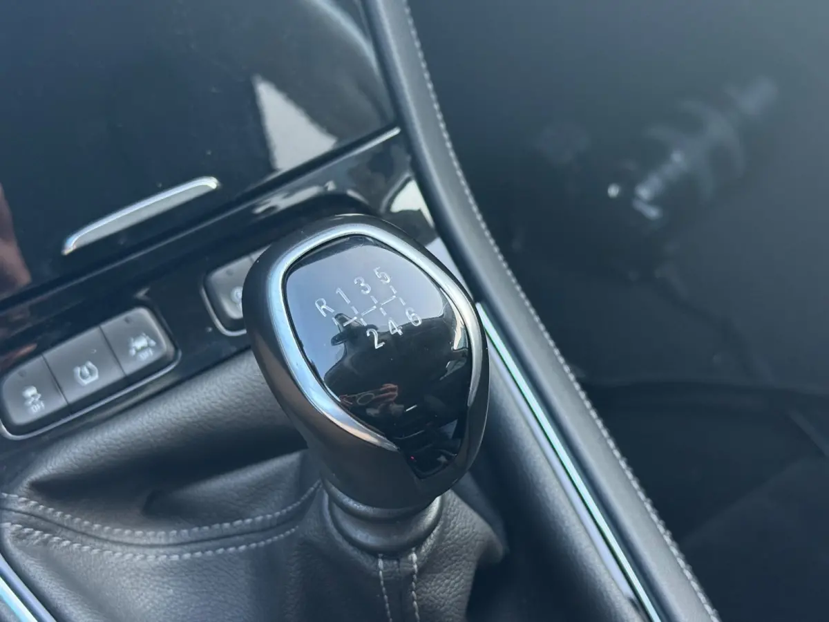 1.2 Turbo Business Executive - Moonstone Grey - 19''/Carplay/Electr.klep