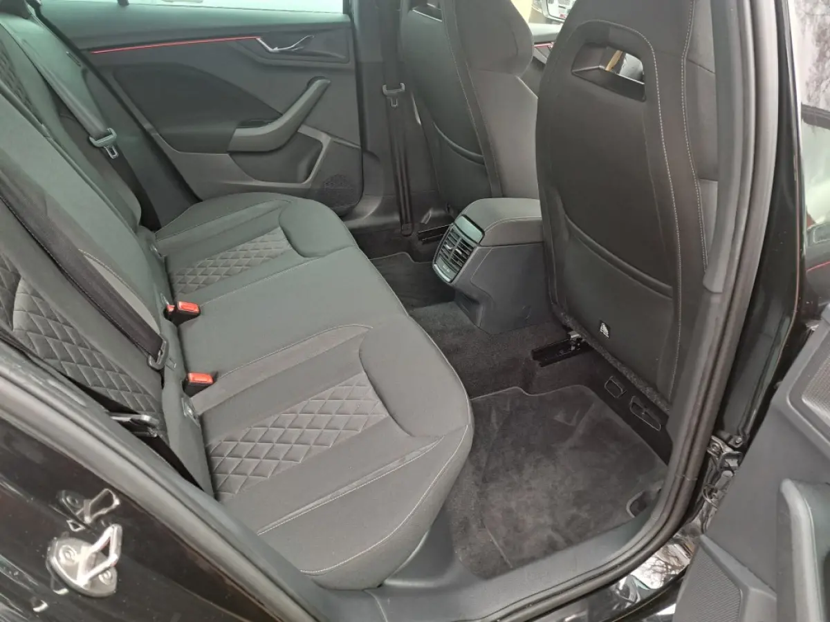 1.0 TSI 110 Pk Sport Business Clima Pdc 6 bak, Apple Carplay
