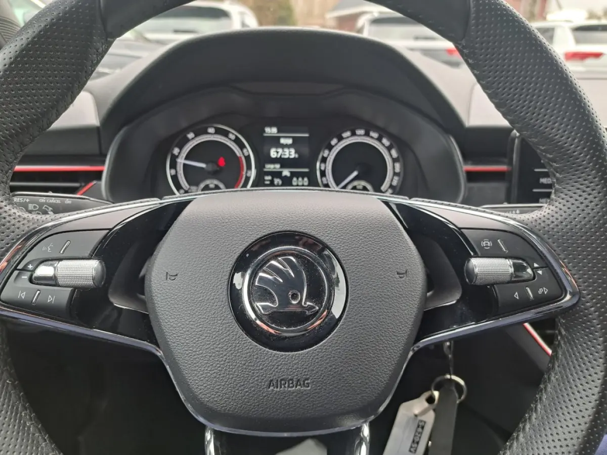 1.0 TSI 110 Pk Sport Business Clima Pdc 6 bak, Apple Carplay