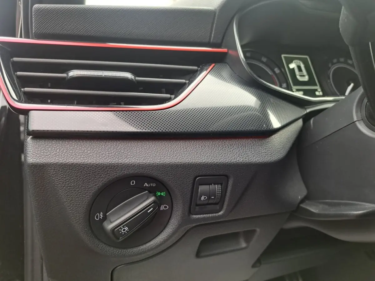 1.0 TSI 110 Pk Sport Business Clima Pdc 6 bak, Apple Carplay