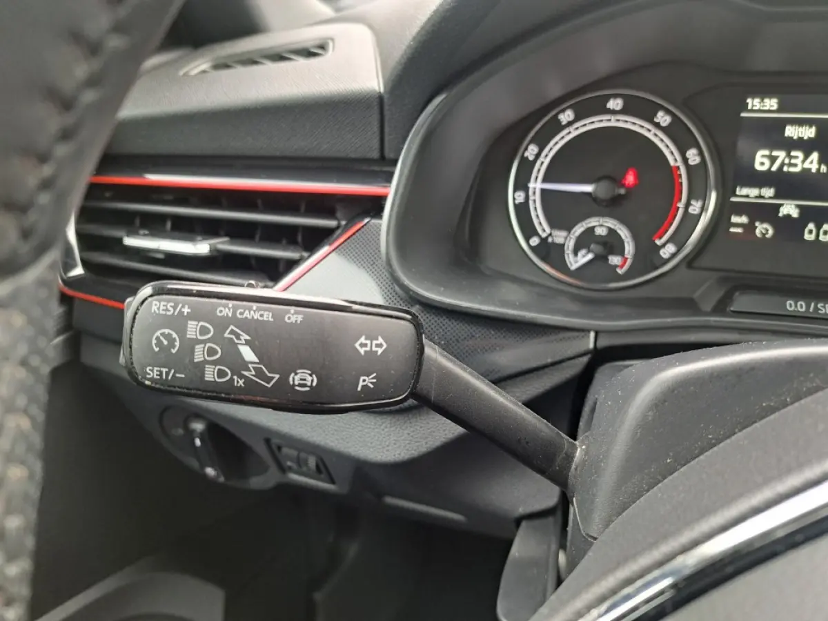 1.0 TSI 110 Pk Sport Business Clima Pdc 6 bak, Apple Carplay