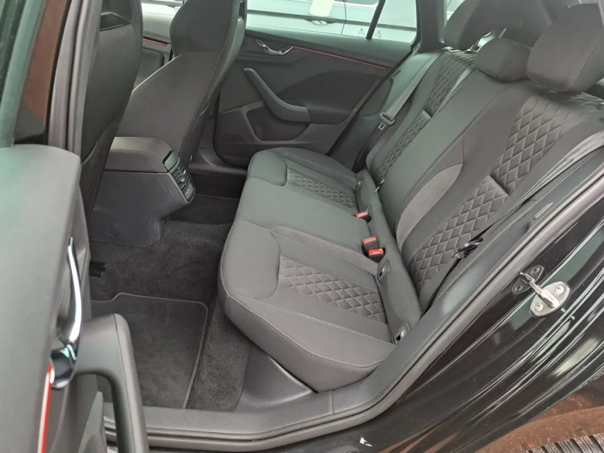 1.0 TSI 110 Pk Sport Business Clima Pdc 6 bak, Apple Carplay