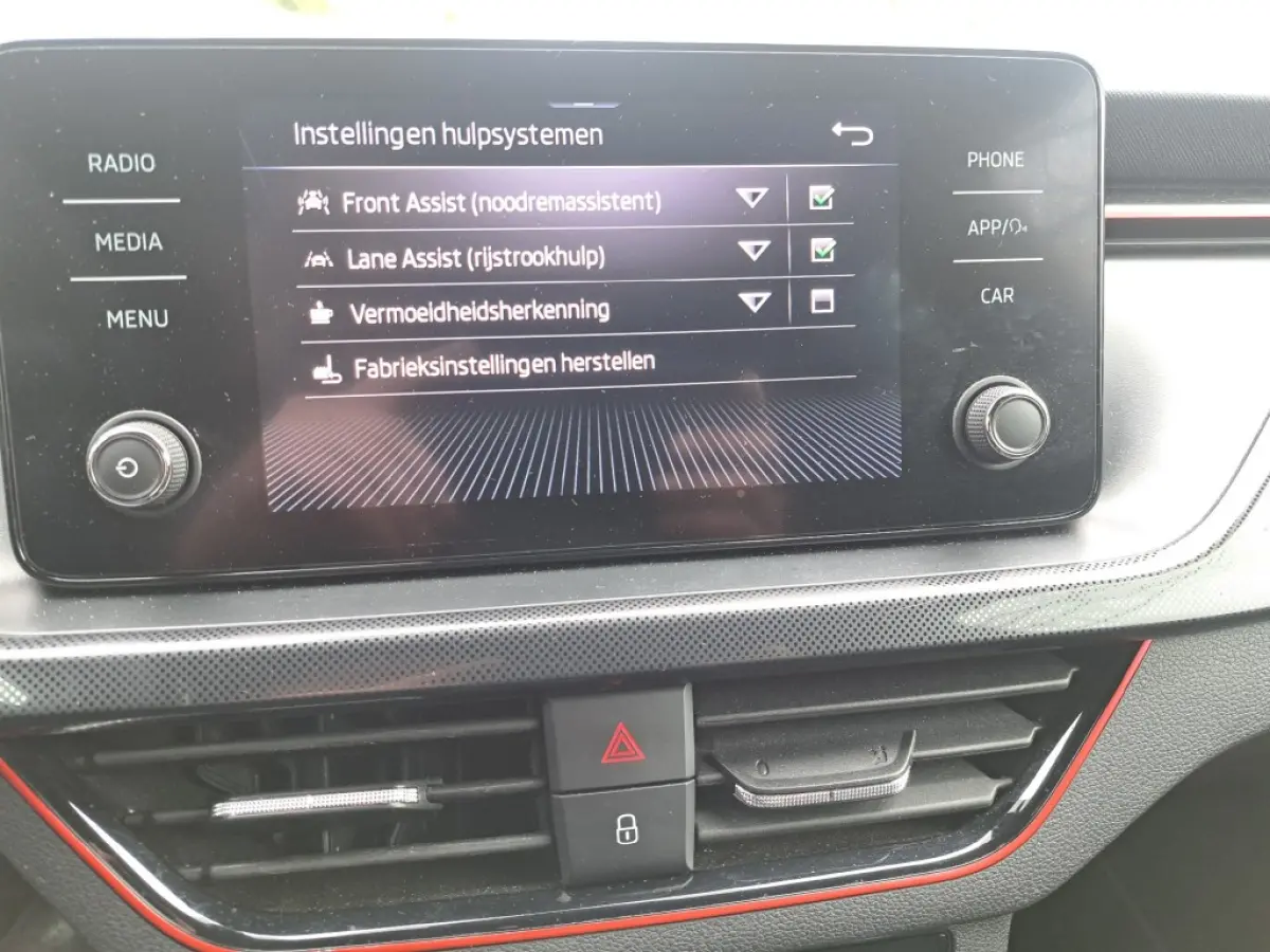 1.0 TSI 110 Pk Sport Business Clima Pdc 6 bak, Apple Carplay