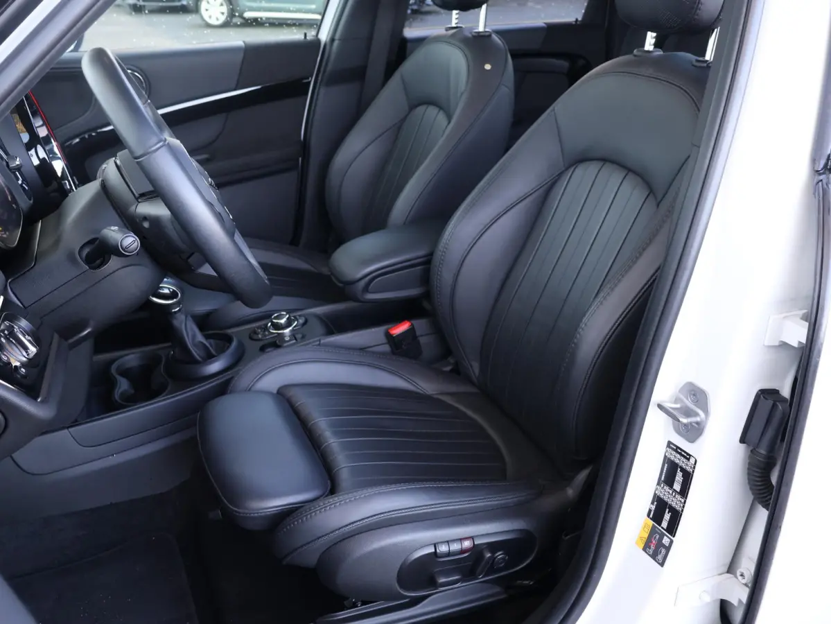 1.5 Cooper ALL4 Chili | SoH 93% | Comfort Access | Panoramadak | Achteruitrijcamera | Comfortstoelen | Harman-Kardon |