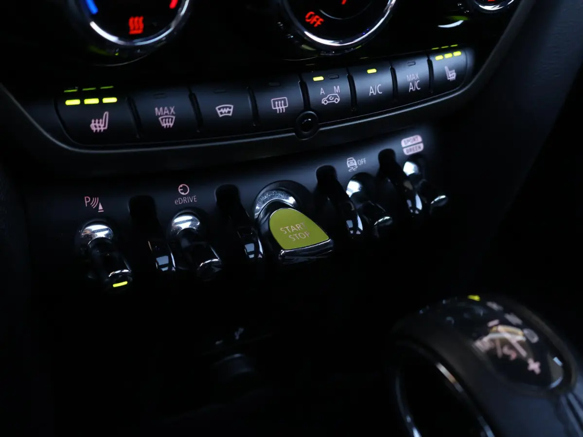 1.5 Cooper ALL4 Chili | SoH 93% | Comfort Access | Panoramadak | Achteruitrijcamera | Comfortstoelen | Harman-Kardon |