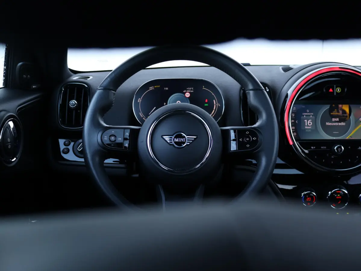 1.5 Cooper ALL4 Chili | SoH 93% | Comfort Access | Panoramadak | Achteruitrijcamera | Comfortstoelen | Harman-Kardon |