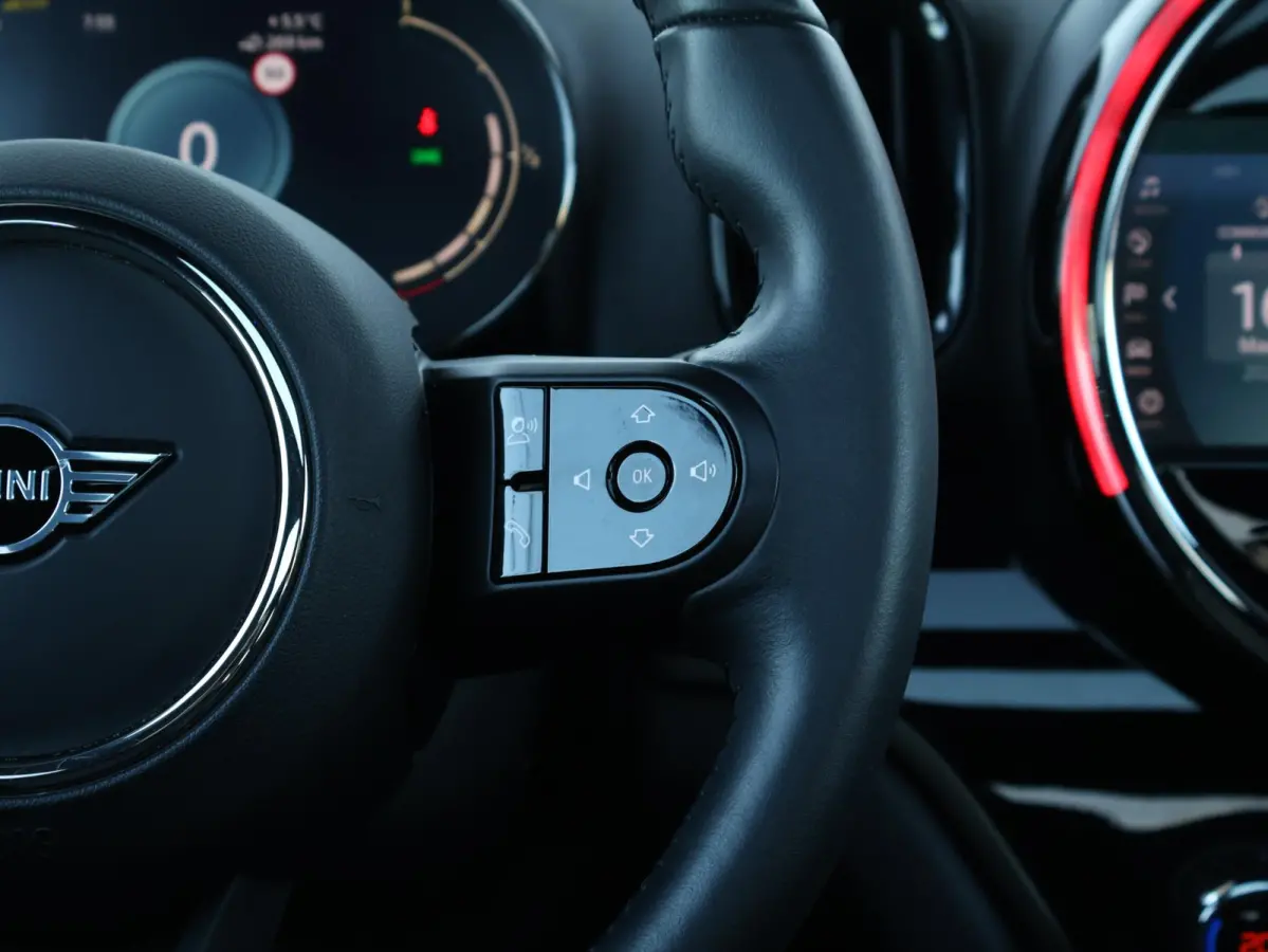 1.5 Cooper ALL4 Chili | SoH 93% | Comfort Access | Panoramadak | Achteruitrijcamera | Comfortstoelen | Harman-Kardon |