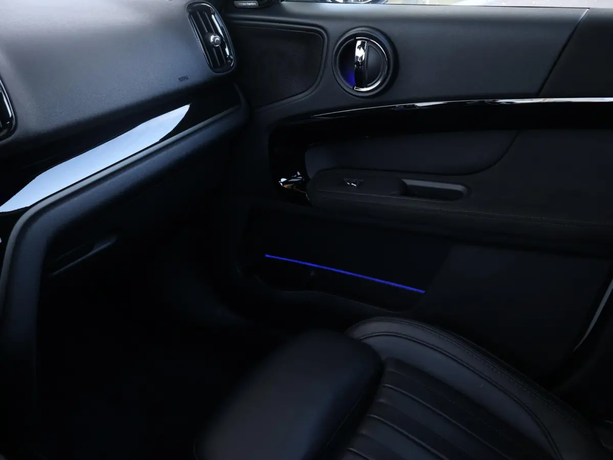 1.5 Cooper ALL4 Chili | SoH 93% | Comfort Access | Panoramadak | Achteruitrijcamera | Comfortstoelen | Harman-Kardon |