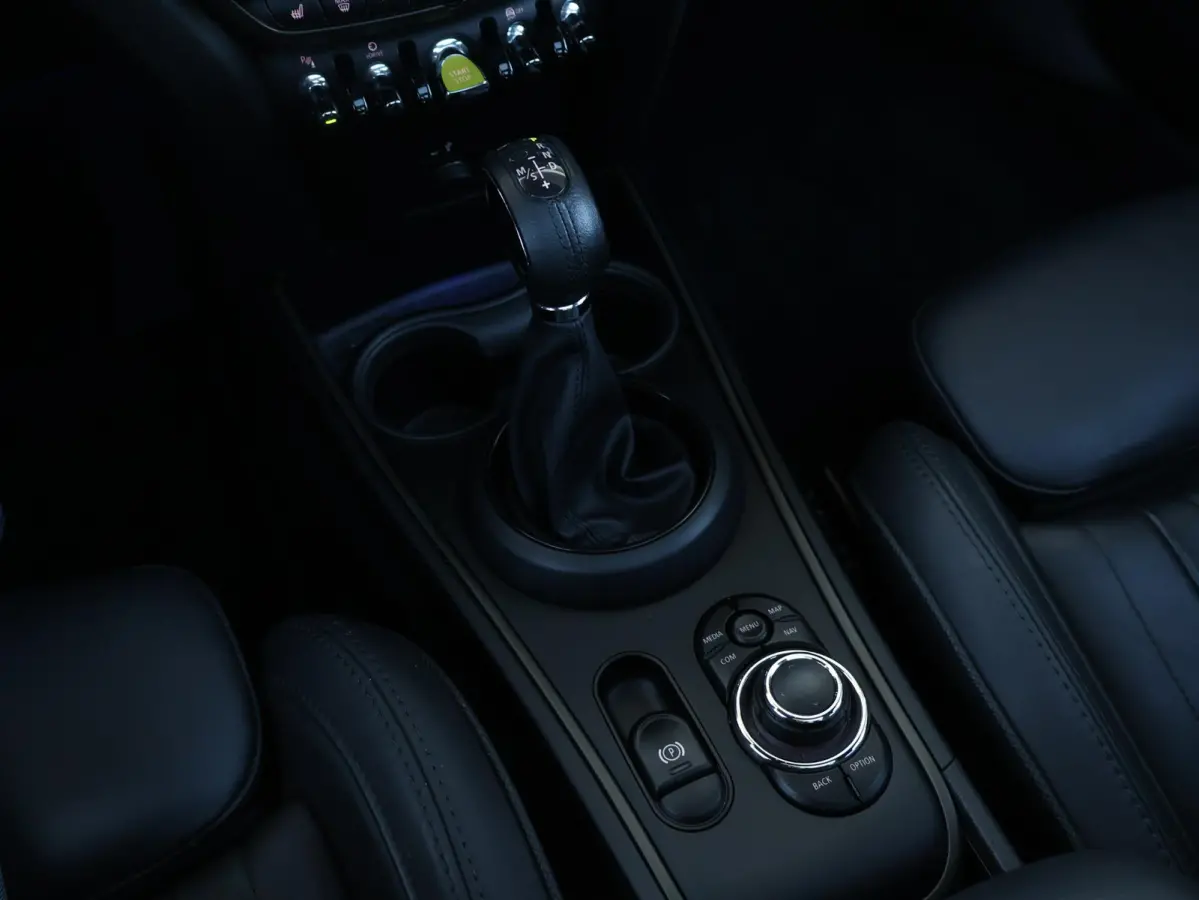 1.5 Cooper ALL4 Chili | SoH 93% | Comfort Access | Panoramadak | Achteruitrijcamera | Comfortstoelen | Harman-Kardon |