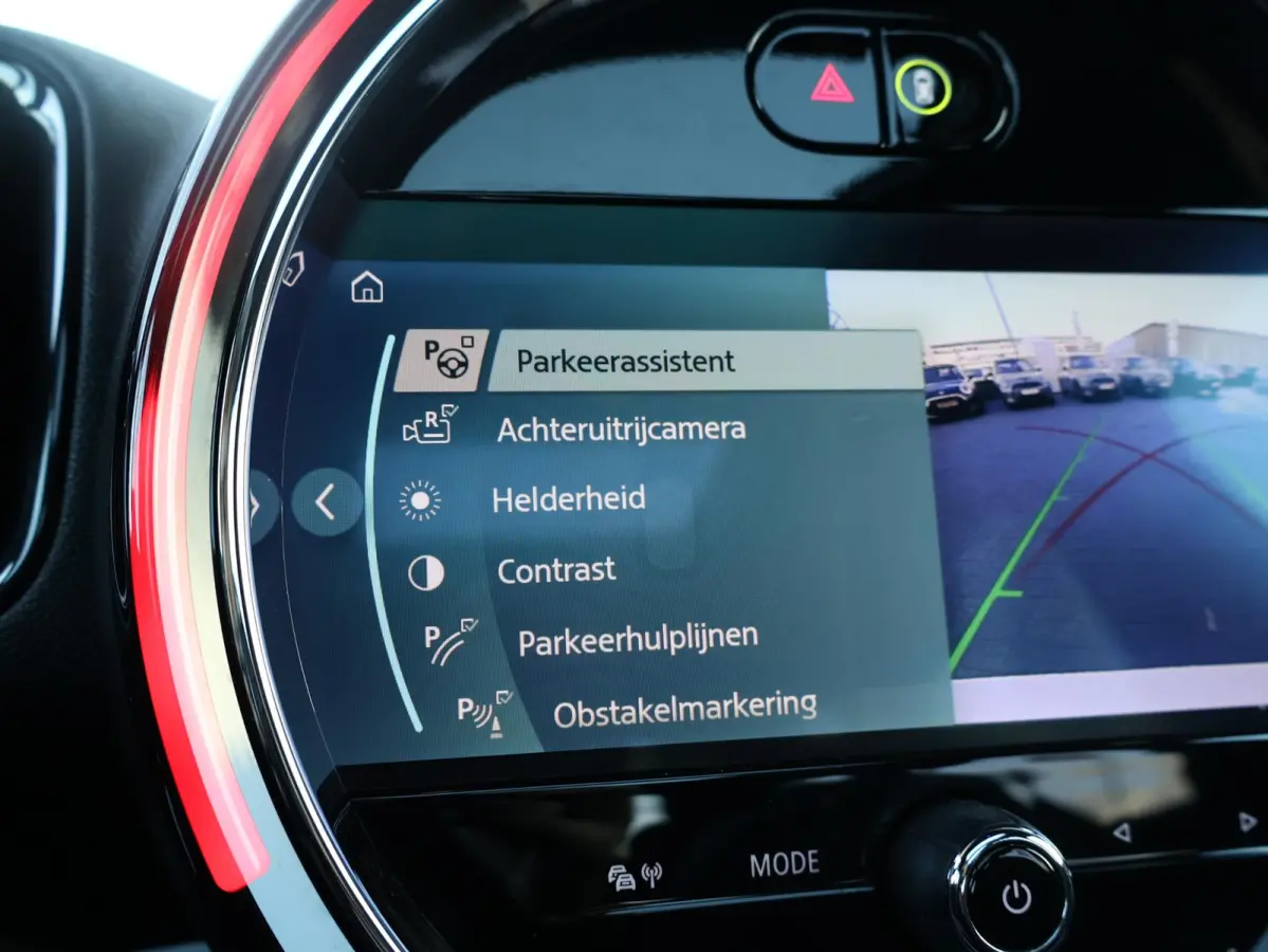 1.5 Cooper ALL4 Chili | SoH 93% | Comfort Access | Panoramadak | Achteruitrijcamera | Comfortstoelen | Harman-Kardon |