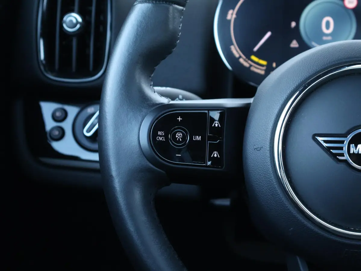 1.5 Cooper ALL4 Chili | SoH 93% | Comfort Access | Panoramadak | Achteruitrijcamera | Comfortstoelen | Harman-Kardon |