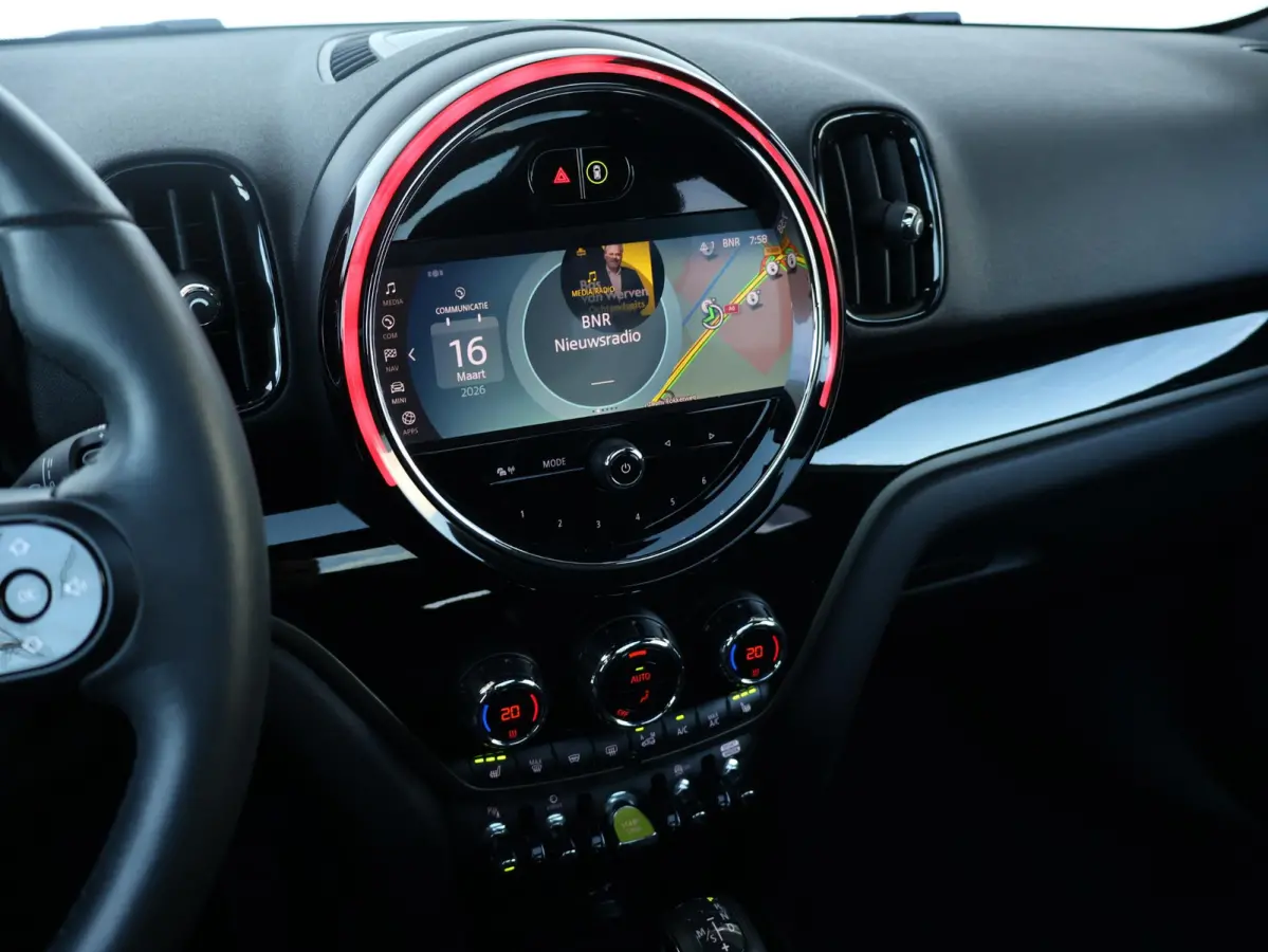 1.5 Cooper ALL4 Chili | SoH 93% | Comfort Access | Panoramadak | Achteruitrijcamera | Comfortstoelen | Harman-Kardon |
