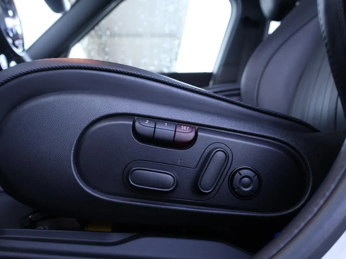 1.5 Cooper ALL4 Chili | SoH 93% | Comfort Access | Panoramadak | Achteruitrijcamera | Comfortstoelen | Harman-Kardon |