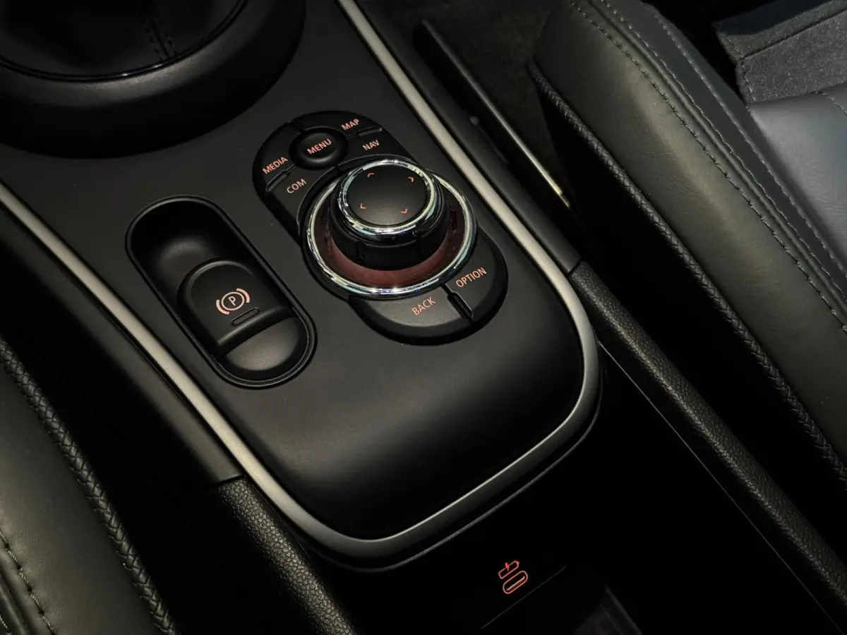 Mini 1.5 Cooper MINI Yours PANO|LEER|HUD|DAB|MEMORY|CRUISECONTROL|CARPLAY/ANDROID|19 INCH LMV