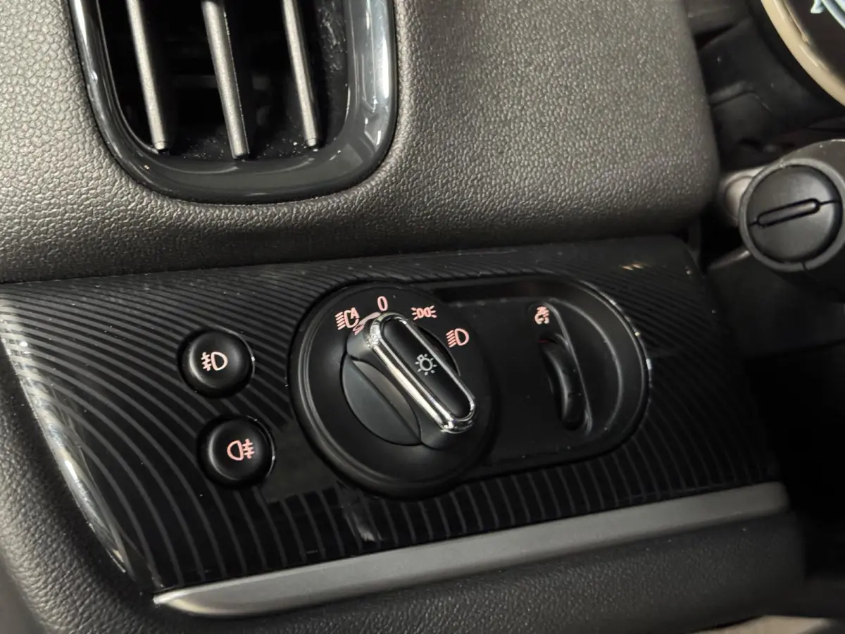 Mini 1.5 Cooper MINI Yours PANO|LEER|HUD|DAB|MEMORY|CRUISECONTROL|CARPLAY/ANDROID|19 INCH LMV