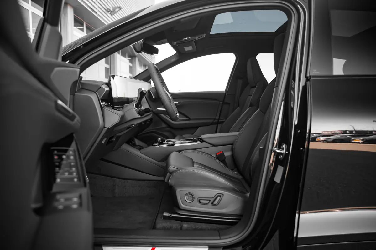 S edition | Adaptive air suspension | Adaptive cruise control | Audi sound system
