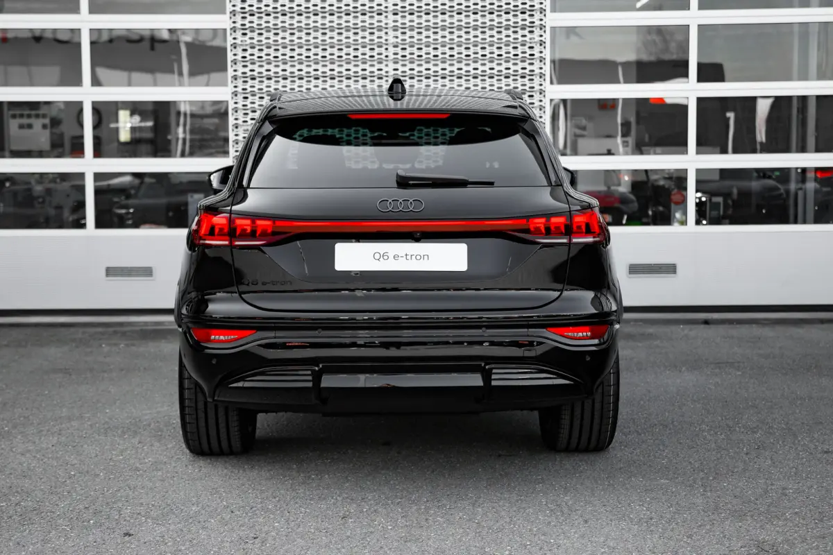 S edition | Adaptive air suspension | Adaptive cruise control | Audi sound system
