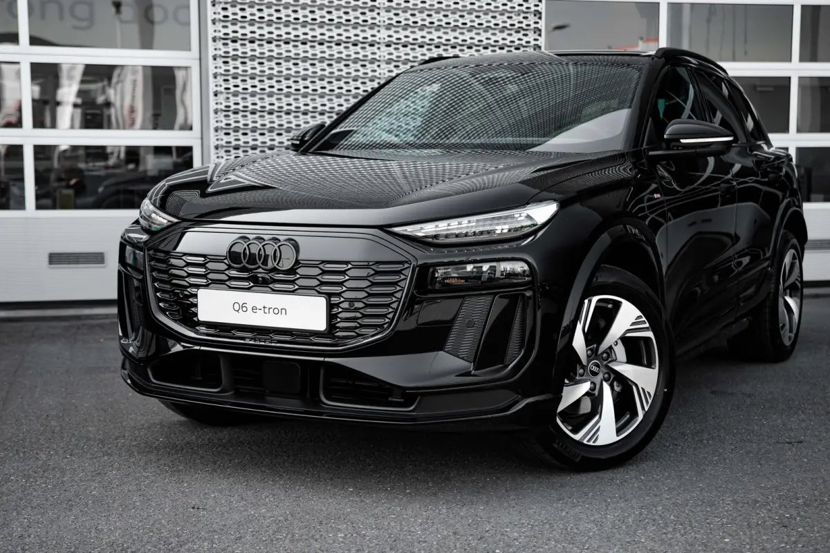 S edition | Adaptive air suspension | Adaptive cruise control | Audi sound system