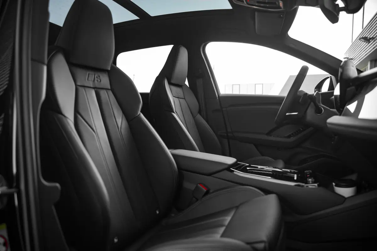 S edition | Adaptive air suspension | Adaptive cruise control | Audi sound system