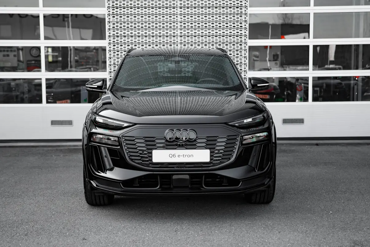 S edition | Adaptive air suspension | Adaptive cruise control | Audi sound system
