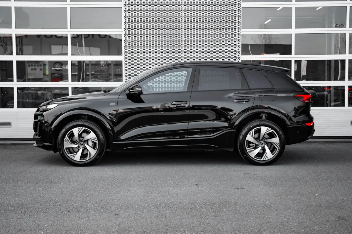 S edition | Adaptive air suspension | Adaptive cruise control | Audi sound system