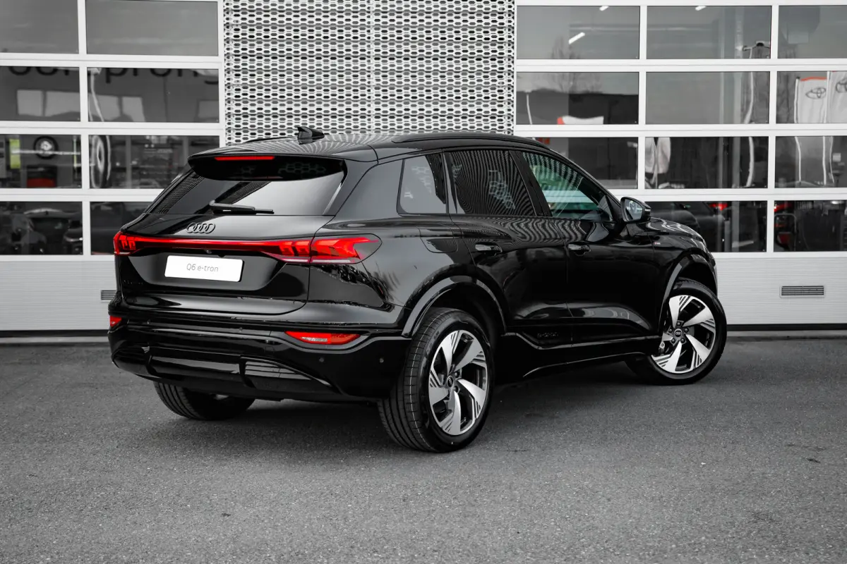 S edition | Adaptive air suspension | Adaptive cruise control | Audi sound system