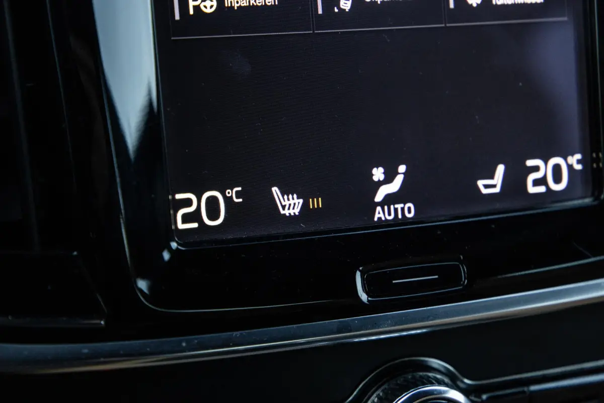 2.0 T5 Momentum LEER / CARPLAY / ADAPTIVE CRUISE  / STOELVERWAMING / NAVI