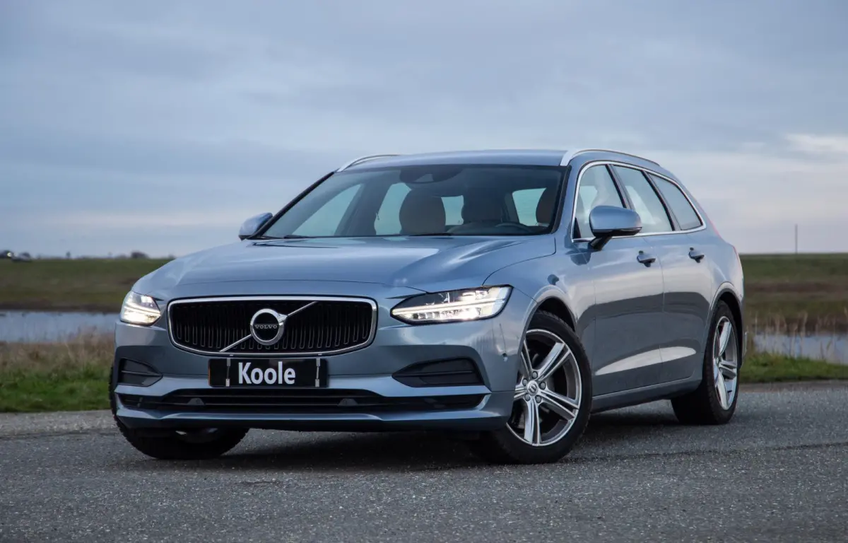 2.0 T5 Momentum LEER / CARPLAY / ADAPTIVE CRUISE  / STOELVERWAMING / NAVI