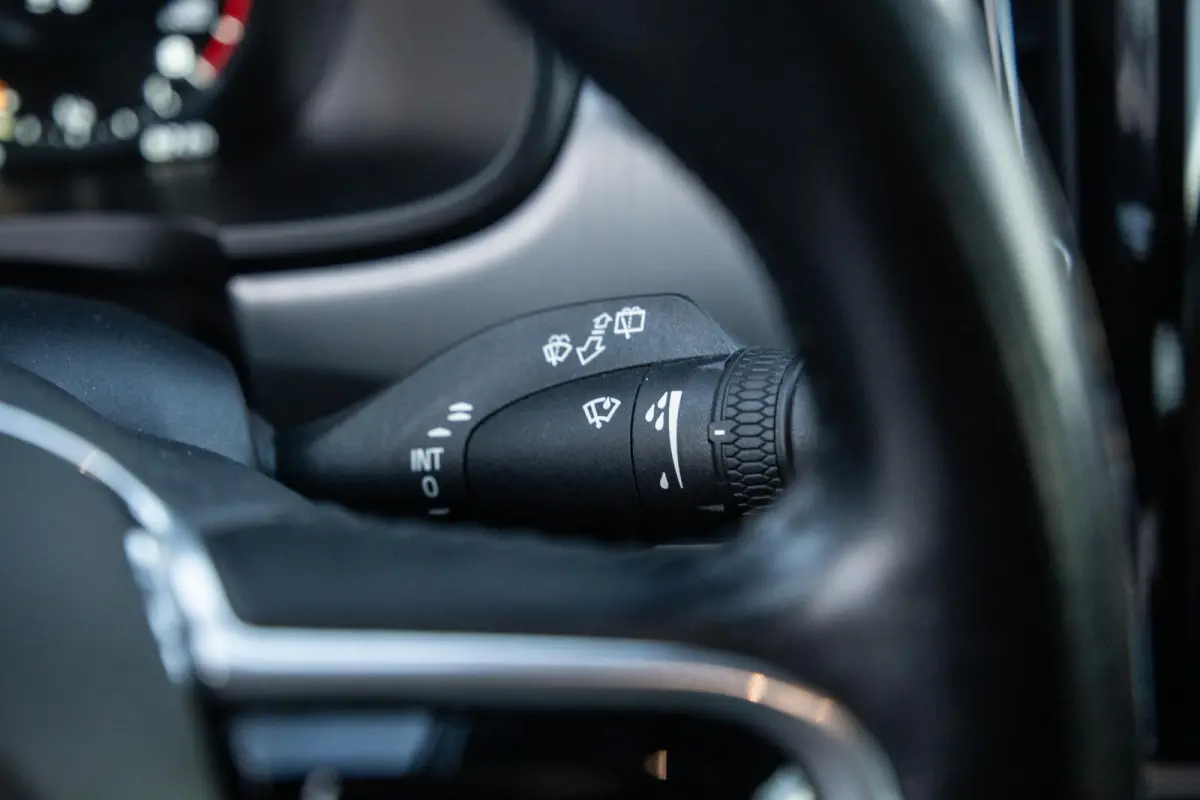 2.0 T5 Momentum LEER / CARPLAY / ADAPTIVE CRUISE  / STOELVERWAMING / NAVI