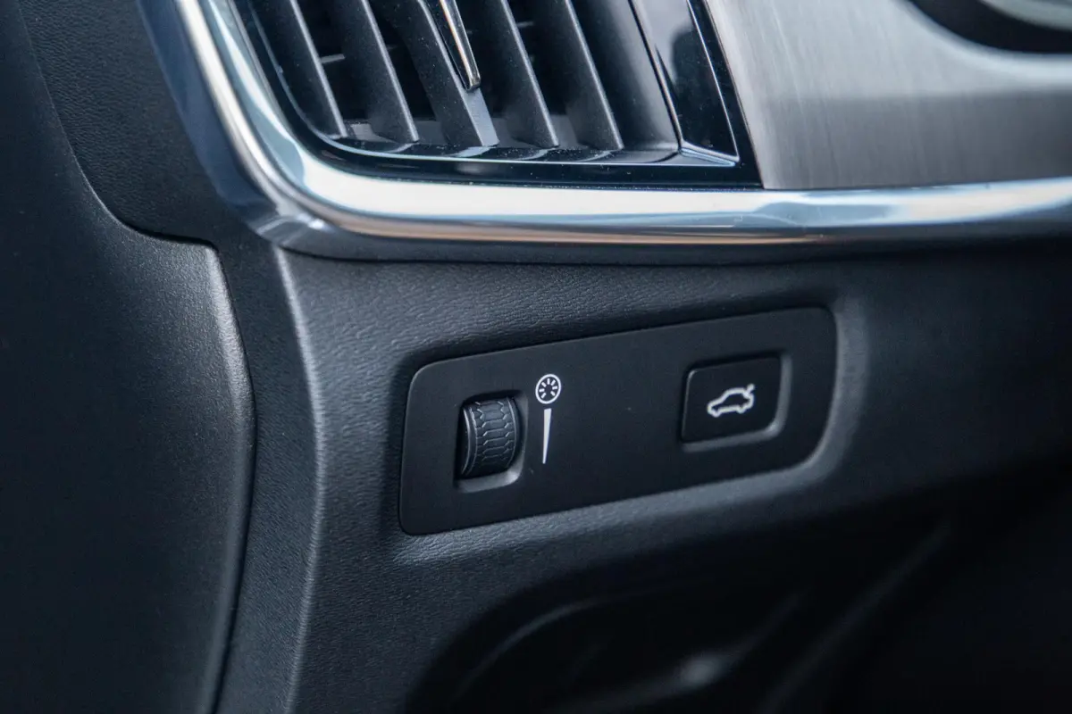 2.0 T5 Momentum LEER / CARPLAY / ADAPTIVE CRUISE  / STOELVERWAMING / NAVI