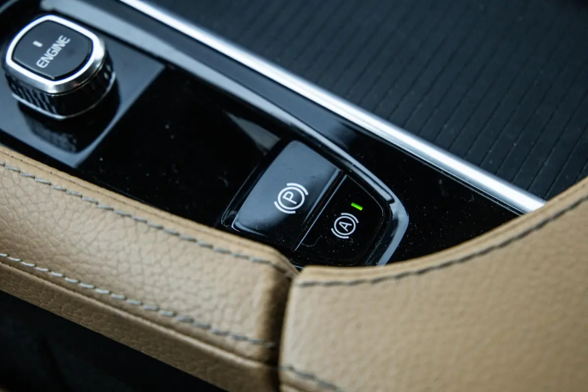 2.0 T5 Momentum LEER / CARPLAY / ADAPTIVE CRUISE  / STOELVERWAMING / NAVI