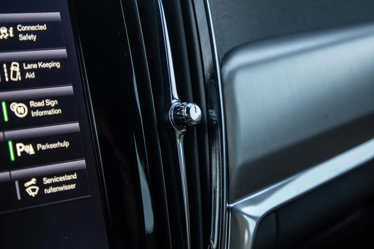 2.0 T5 Momentum LEER / CARPLAY / ADAPTIVE CRUISE  / STOELVERWAMING / NAVI