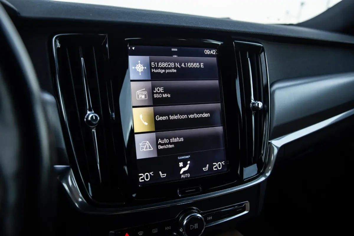 2.0 T5 Momentum LEER / CARPLAY / ADAPTIVE CRUISE  / STOELVERWAMING / NAVI