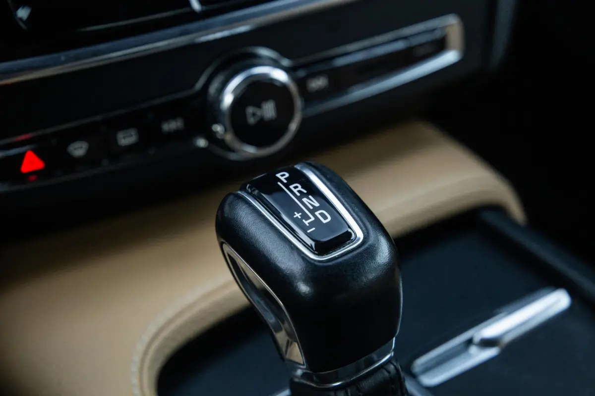 2.0 T5 Momentum LEER / CARPLAY / ADAPTIVE CRUISE  / STOELVERWAMING / NAVI