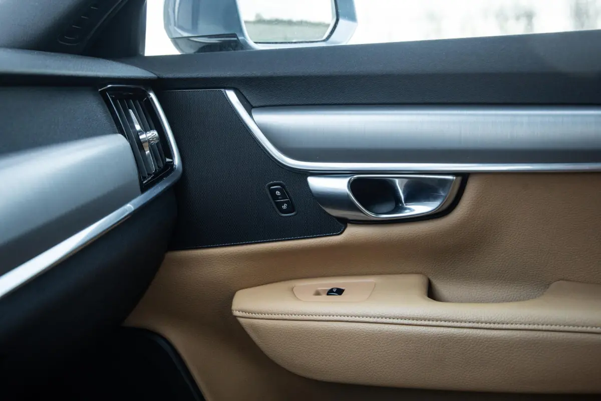 2.0 T5 Momentum LEER / CARPLAY / ADAPTIVE CRUISE  / STOELVERWAMING / NAVI