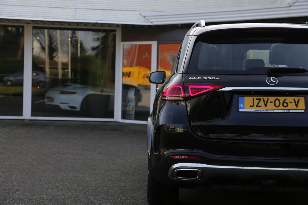350 e Plug in hybride 4MATIC AMG*Perfect MB Onderh.*Pano/Elek. Trekhaak/Burmester/ACC met stuurhulp/Sfeer/Apple Carplay-Android/Dodehoek/VOL*