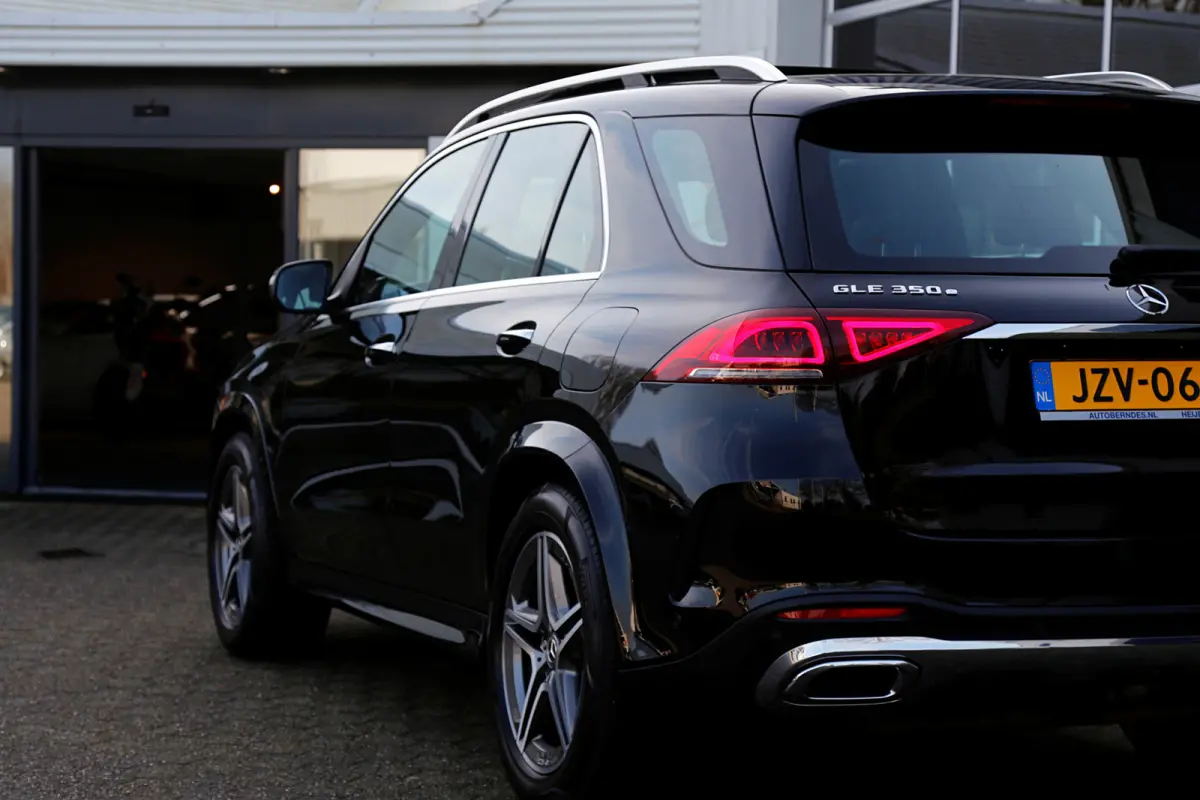 350 e Plug in hybride 4MATIC AMG*Perfect MB Onderh.*Pano/Elek. Trekhaak/Burmester/ACC met stuurhulp/Sfeer/Apple Carplay-Android/Dodehoek/VOL*