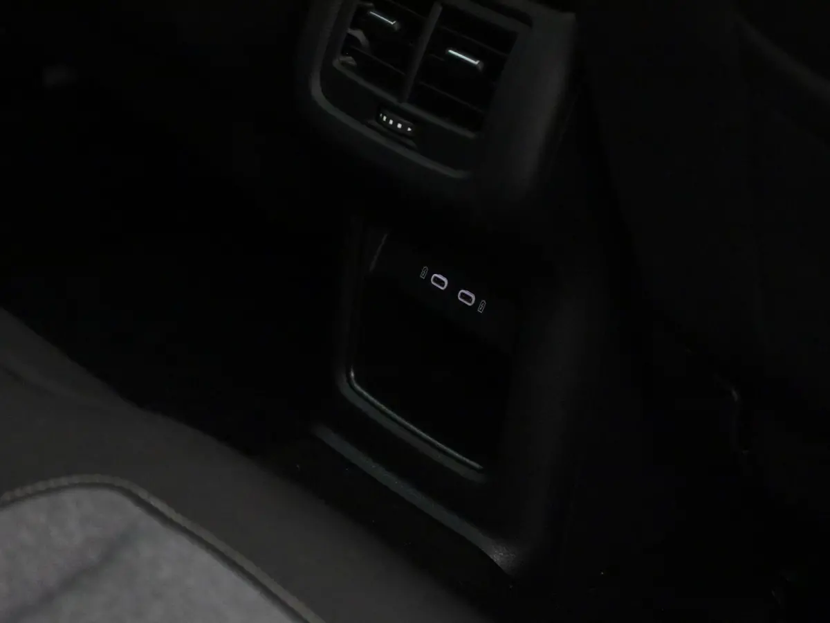 1.5 TSI Style Business Intense | Panoramadak | Trekhaak | Navigatie | Apple Carplay / Android Auto | Achteruitrijcamera | Cruise Control | Climate Control | Lichtmetalen Velgen |