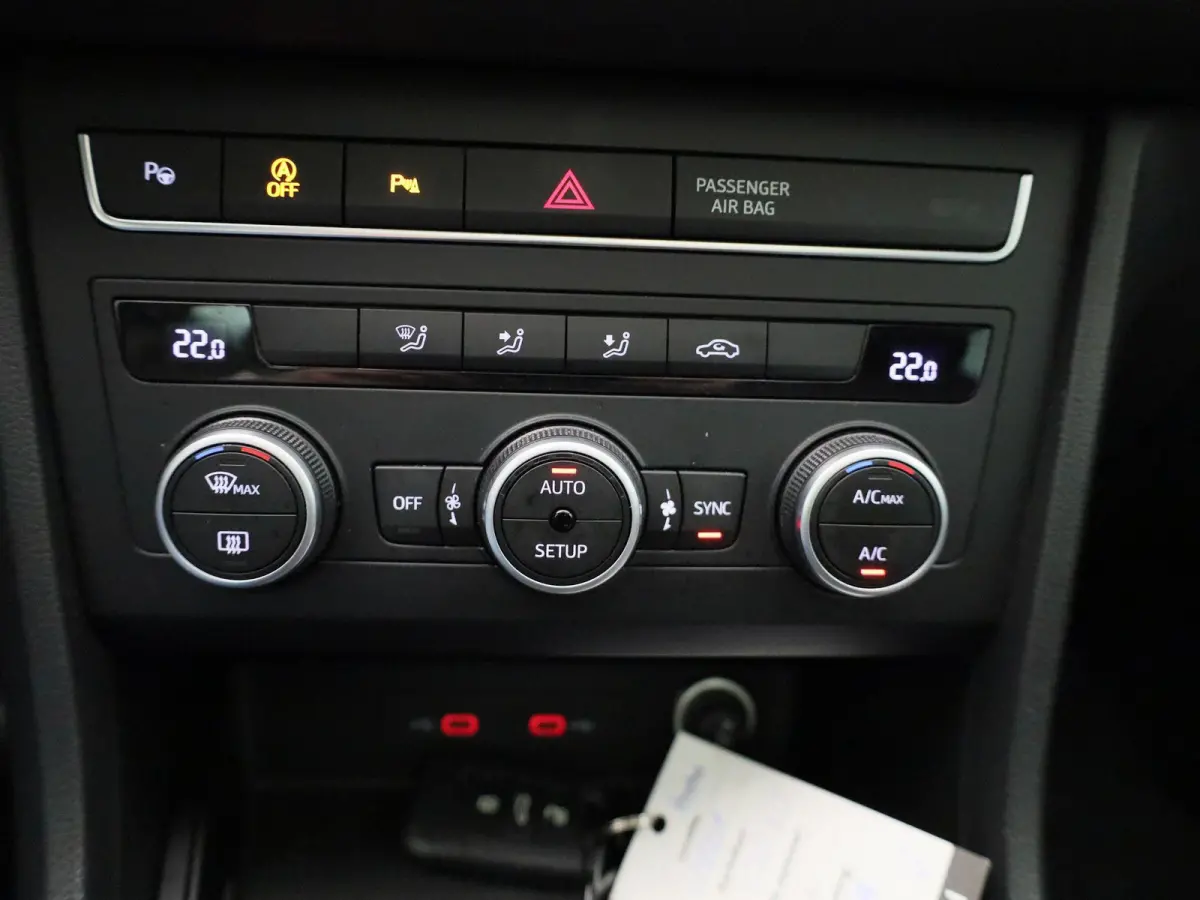 1.5 TSI Style Business Intense | Panoramadak | Trekhaak | Navigatie | Apple Carplay / Android Auto | Achteruitrijcamera | Cruise Control | Climate Control | Lichtmetalen Velgen |
