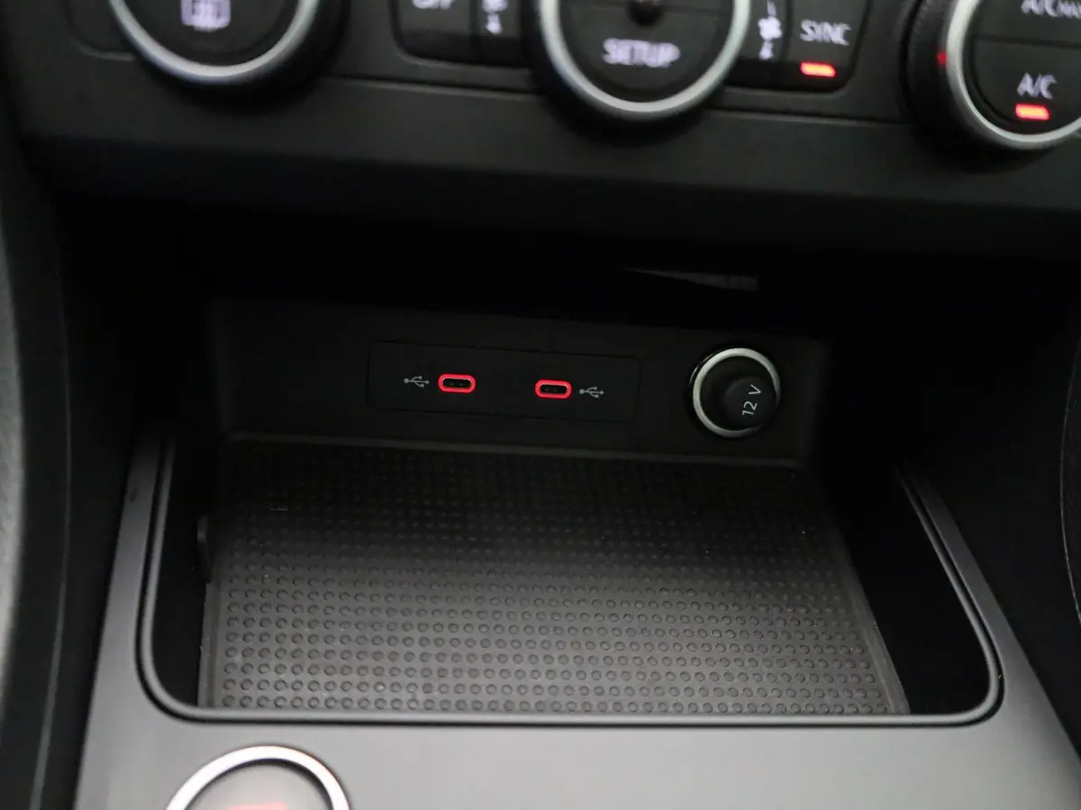 1.5 TSI Style Business Intense | Panoramadak | Trekhaak | Navigatie | Apple Carplay / Android Auto | Achteruitrijcamera | Cruise Control | Climate Control | Lichtmetalen Velgen |