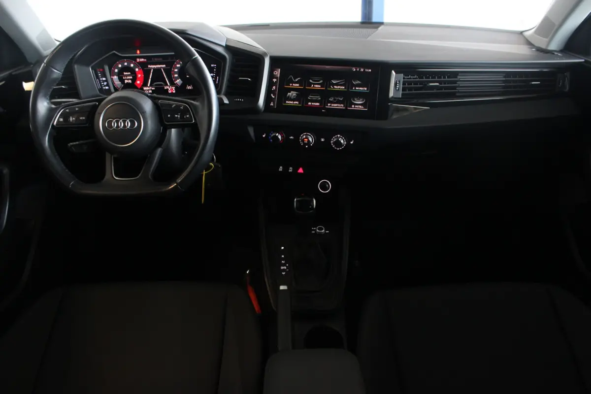 30 TFSI epic Carplay | Virtual Cockpit | LED | Stoelverw. | Airco | Bluetooth | Getint glas | 17" LMV | PDC