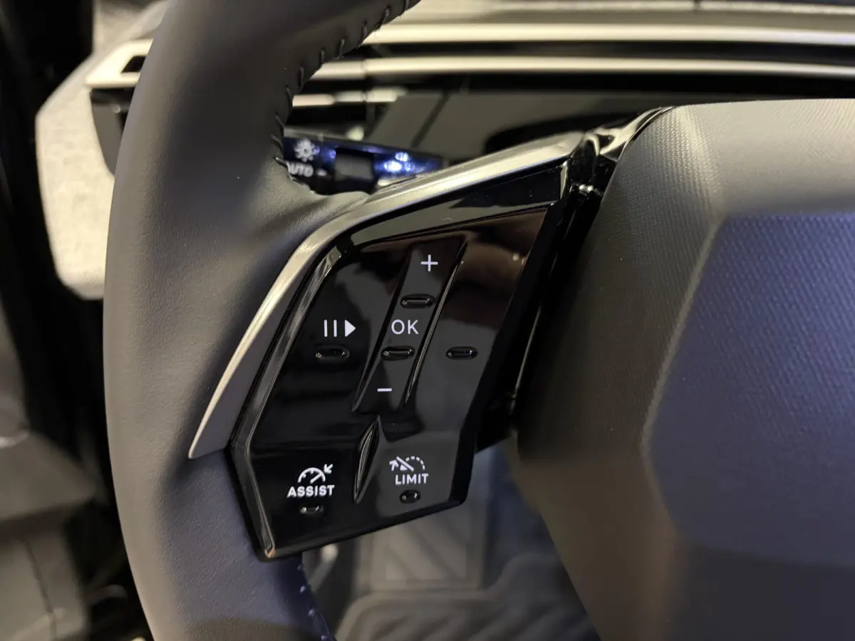 1.2 Hybrid 145 Allure Nieuw! Direct uit voorraad leverbaar! | 7-Zits | Climate Control | Camera | Full Map Navigatie | Apple Carplay / Android Auto