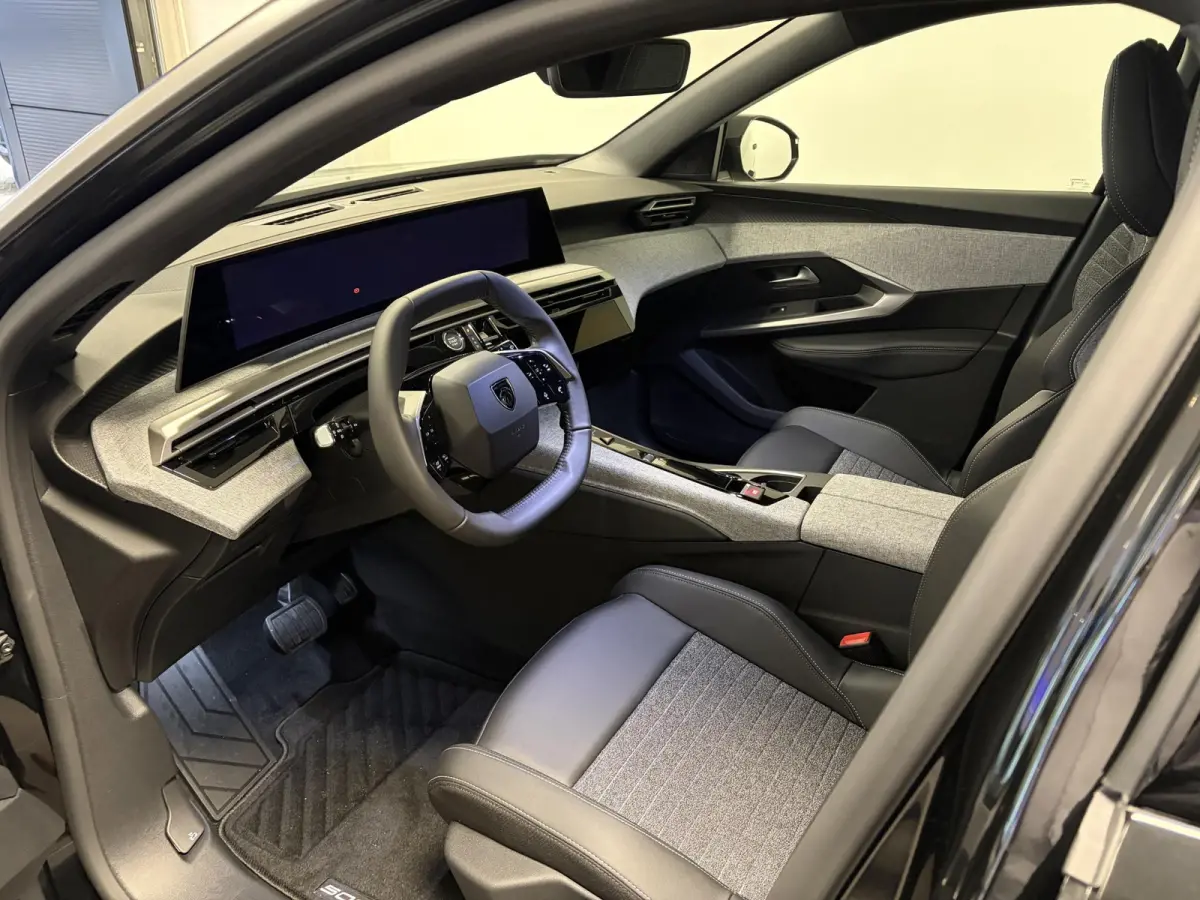 1.2 Hybrid 145 Allure Nieuw! Direct uit voorraad leverbaar! | 7-Zits | Climate Control | Camera | Full Map Navigatie | Apple Carplay / Android Auto