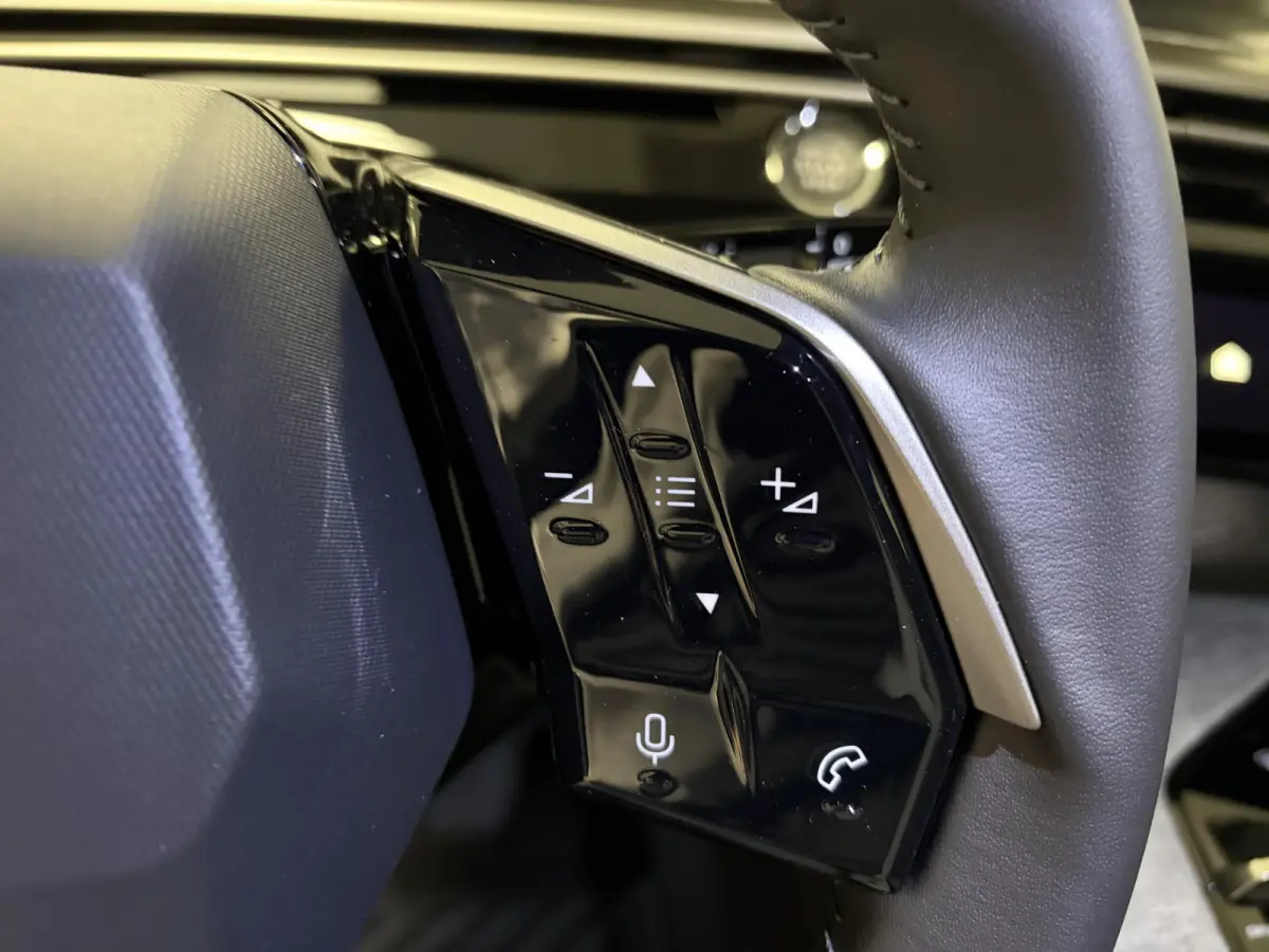 1.2 Hybrid 145 Allure Nieuw! Direct uit voorraad leverbaar! | 7-Zits | Climate Control | Camera | Full Map Navigatie | Apple Carplay / Android Auto