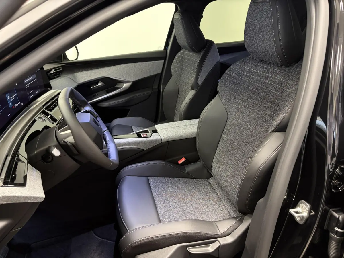 1.2 Hybrid 145 Allure Nieuw! Direct uit voorraad leverbaar! | 7-Zits | Climate Control | Camera | Full Map Navigatie | Apple Carplay / Android Auto