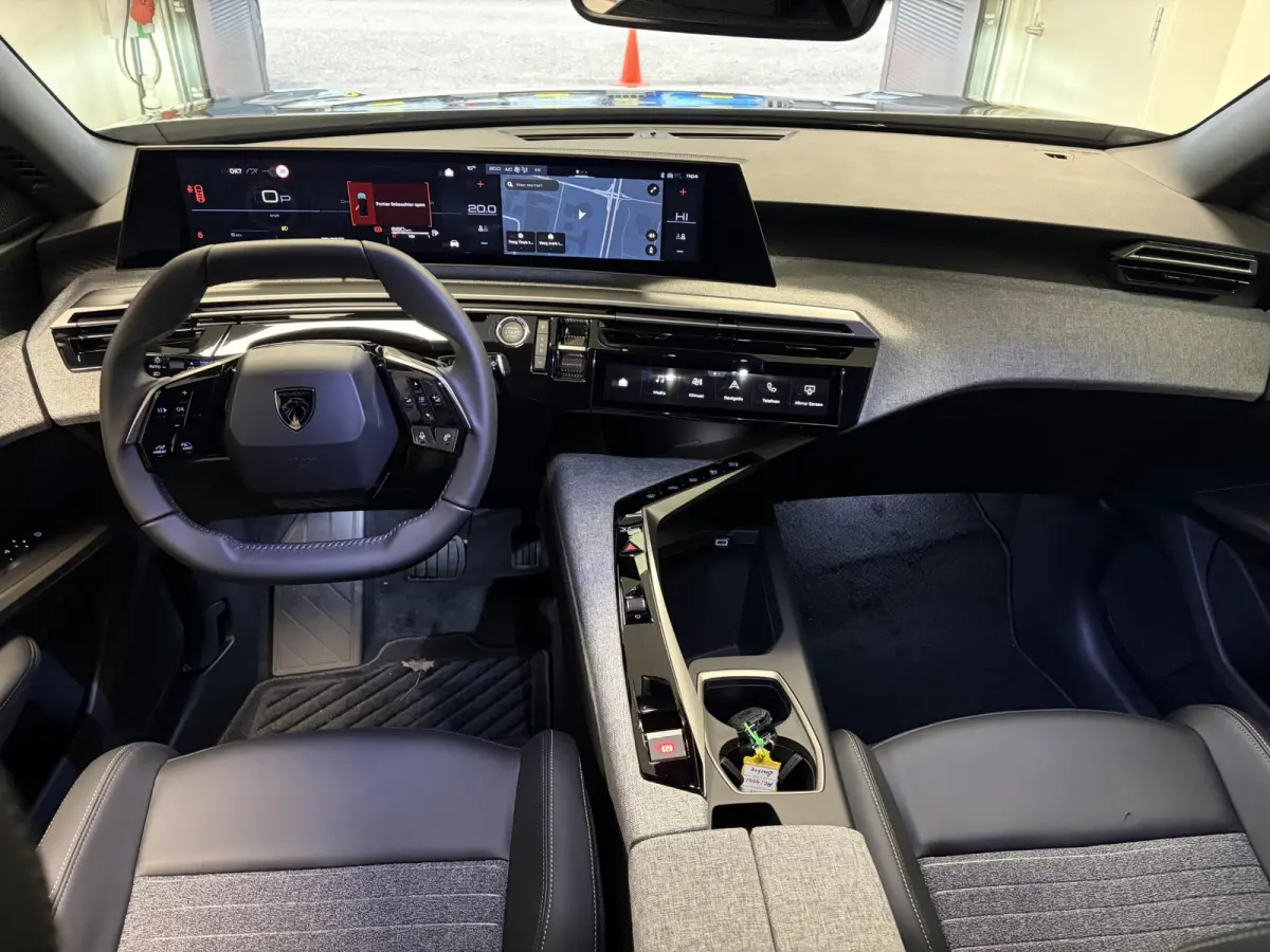 1.2 Hybrid 145 Allure Nieuw! Direct uit voorraad leverbaar! | 7-Zits | Climate Control | Camera | Full Map Navigatie | Apple Carplay / Android Auto