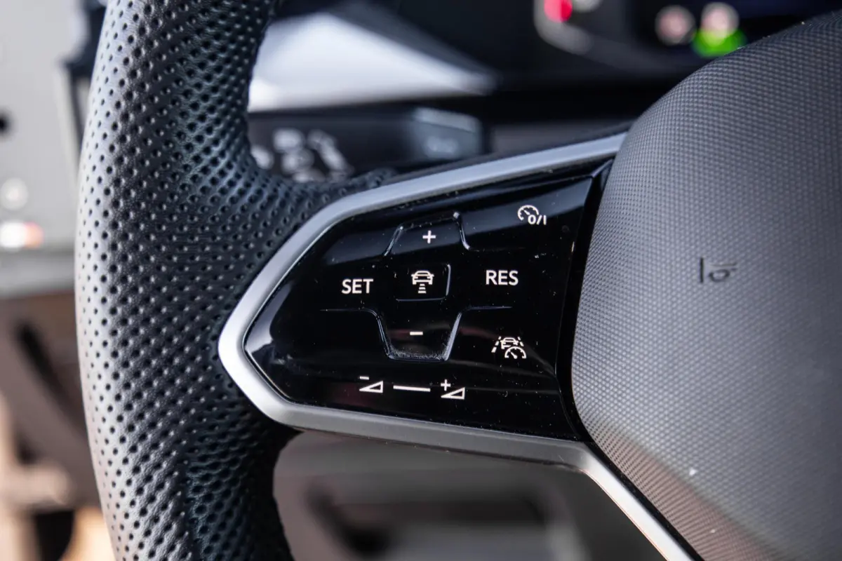 1.4 TSI eHybrid R-Line Business CARPLAY / LEER / CAMERA / MEMMORY / LED / STOELVERWARMING