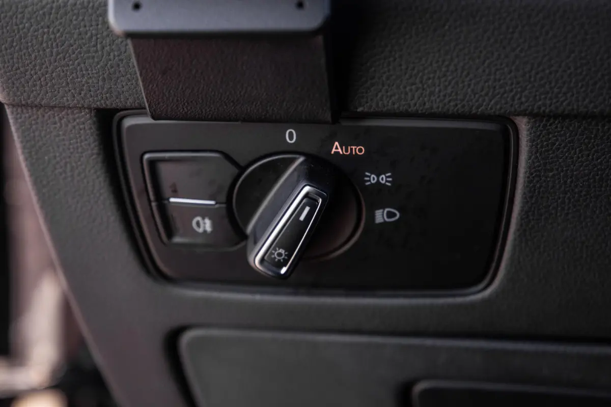 1.4 TSI eHybrid R-Line Business CARPLAY / LEER / CAMERA / MEMMORY / LED / STOELVERWARMING