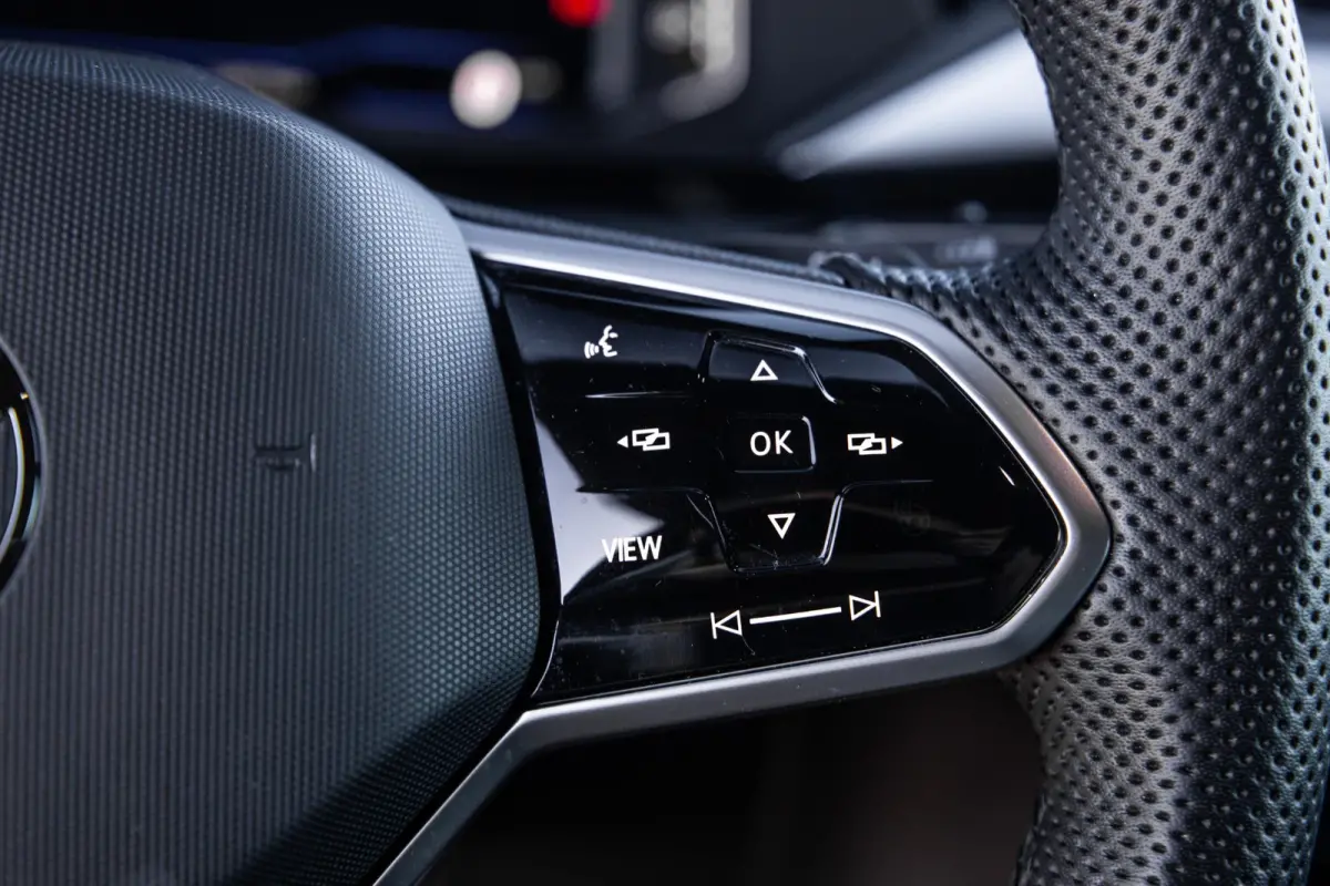 1.4 TSI eHybrid R-Line Business CARPLAY / LEER / CAMERA / MEMMORY / LED / STOELVERWARMING